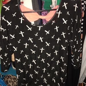 Rue 21 cross design tee with coral bow